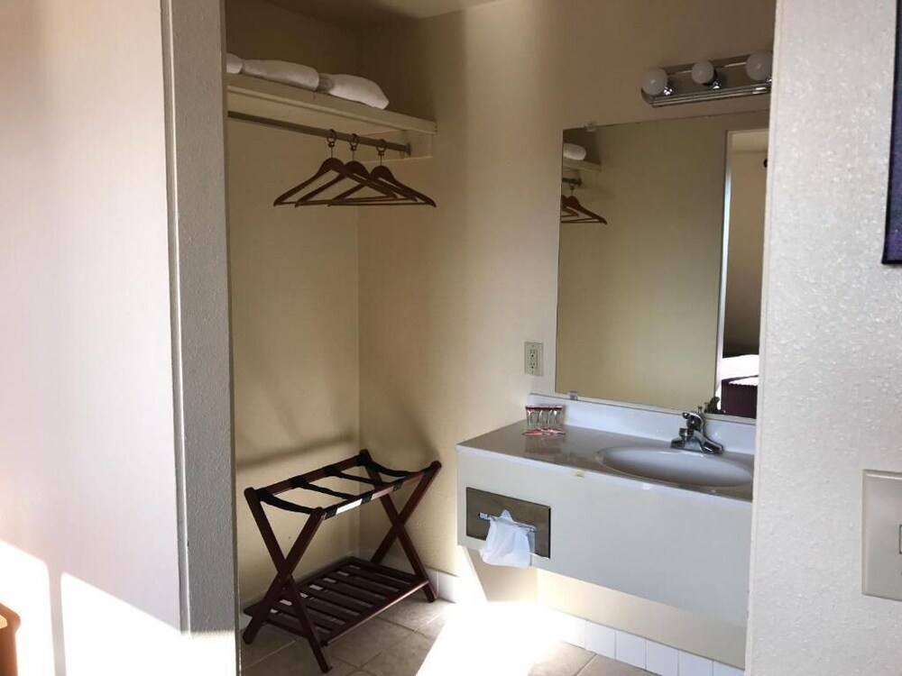 Aircrest Motel - photo 9