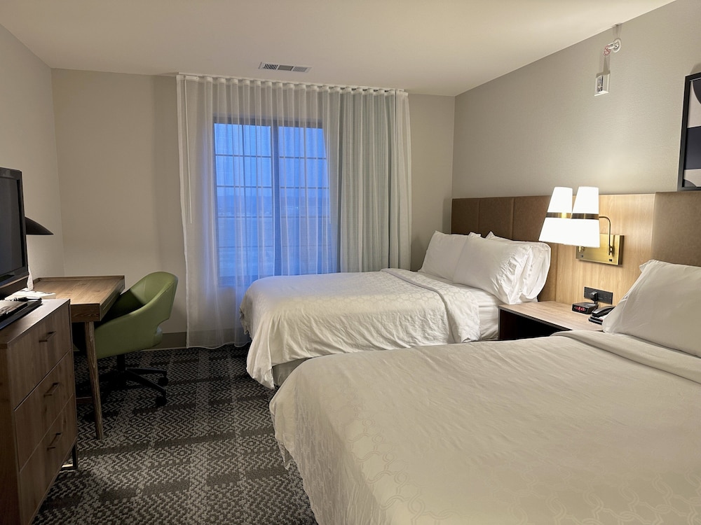 Staybridge Suites Milwaukee West Oconomowoc by IHG - photo 43