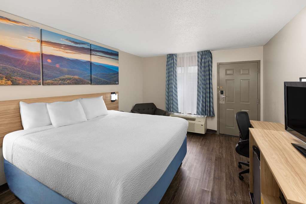 Days Inn by Wyndham Oak Grove Ft. Campbell - photo 7