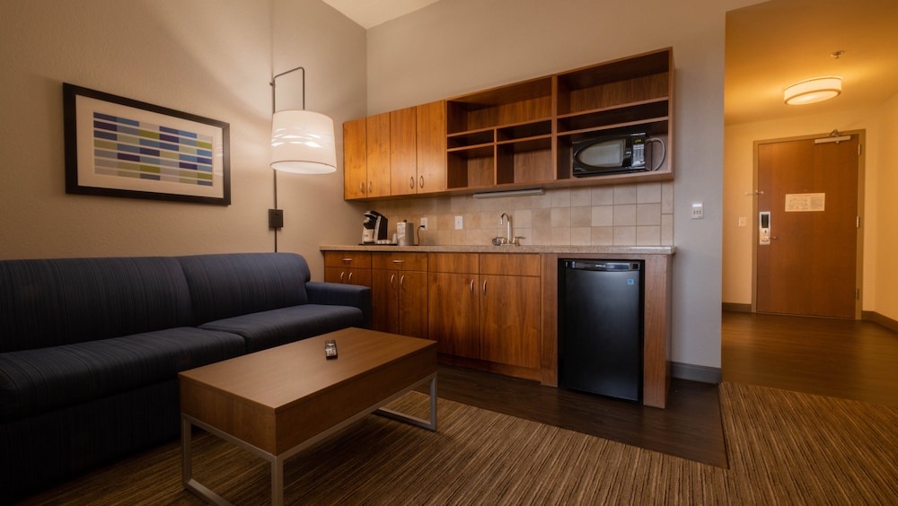 Holiday Inn Express Hotel and Suites Mankato East by IHG - photo 33