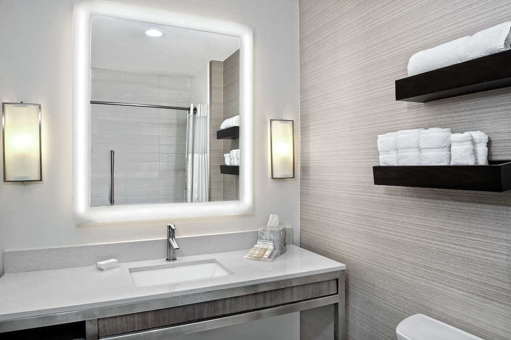 Hilton Garden Inn San Marcos - photo 17