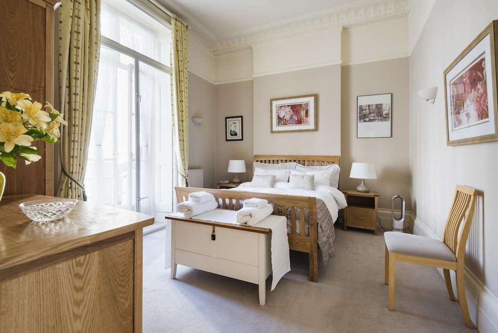 Charming Victoria Home close to Buckingham Palace — 4-Star Luxury Hotel in London, United Kingdom