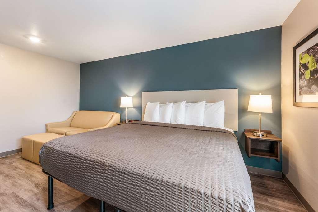WoodSpring Suites Linden - photo 14