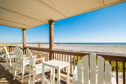 Moon Struck by Oak Island Accommodations - photo 21