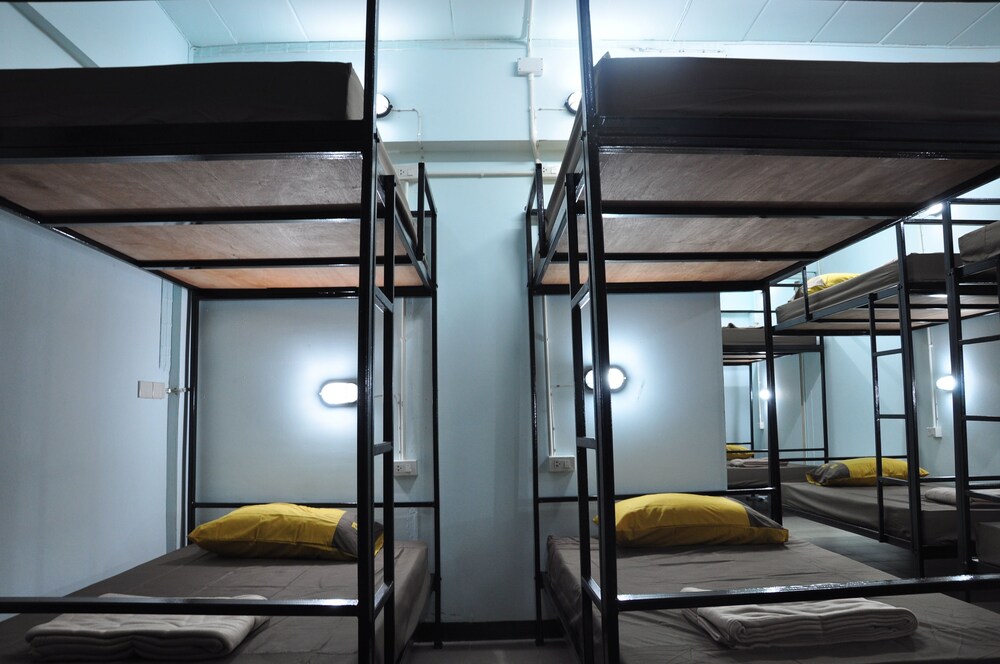 Cocktail Hostel Silom Bangkok