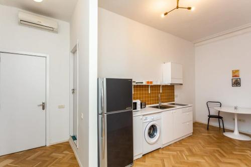 Super Stylish and Spacious 3 Seperated Apartments For 6 people