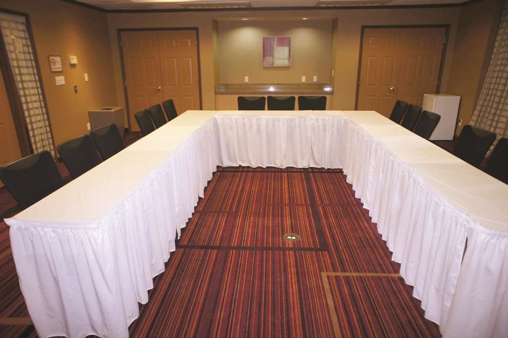 La Quinta Inn & Suites by Wyndham Raleigh Durham Southpoint - photo 34