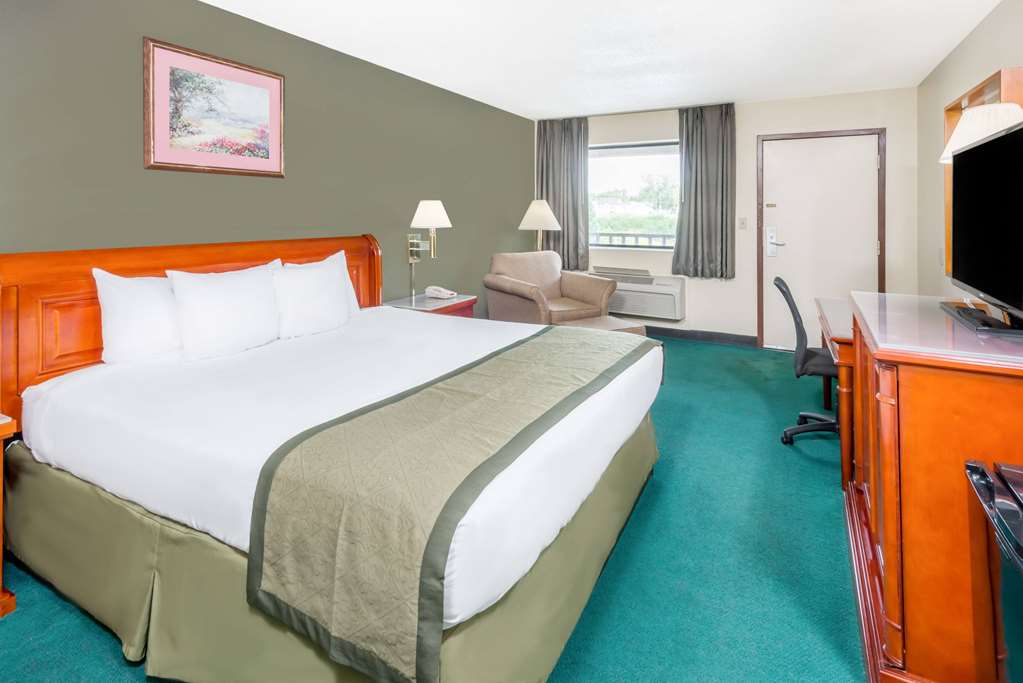 Days Inn by Wyndham Hannibal - photo 11