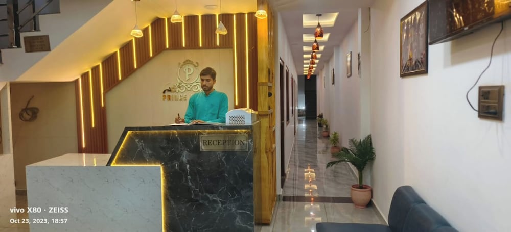 Hotel Prince Palace - carbon neutral hotel in Ajodhya