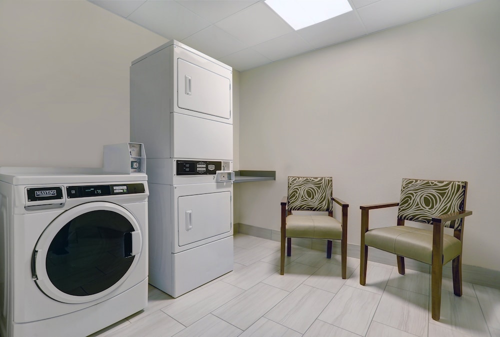 Holiday Inn Express & Suites Lenexa Overland Park Area by IHG - photo 34