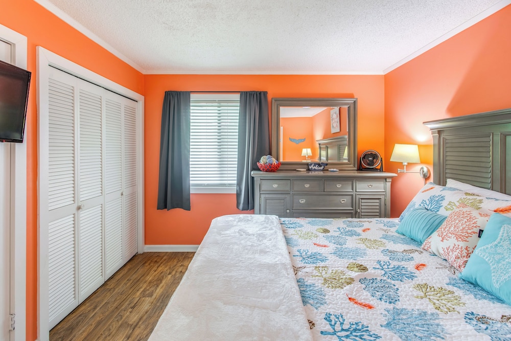 Walk to Beach and Barefoot Landing Resort Condo - photo 19