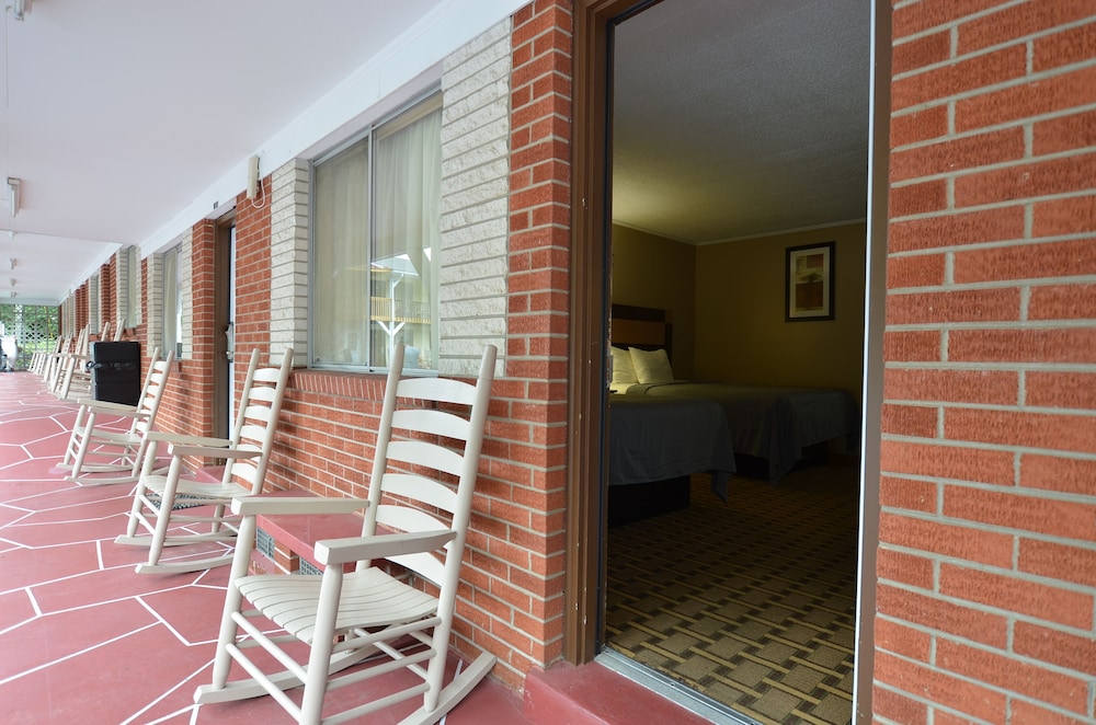 Travelowe's Motel - photo 46