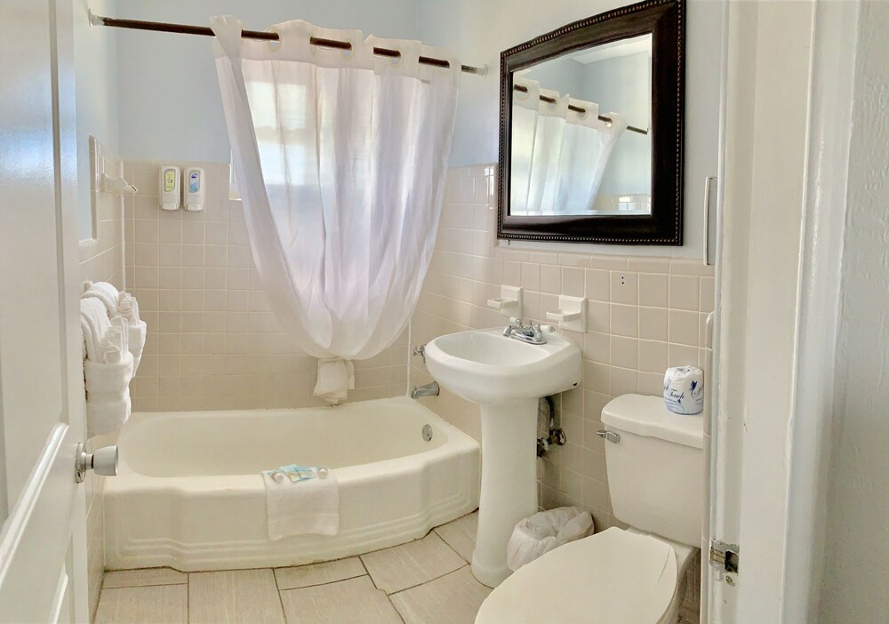 Sunrise Inn On The Beach - photo 16