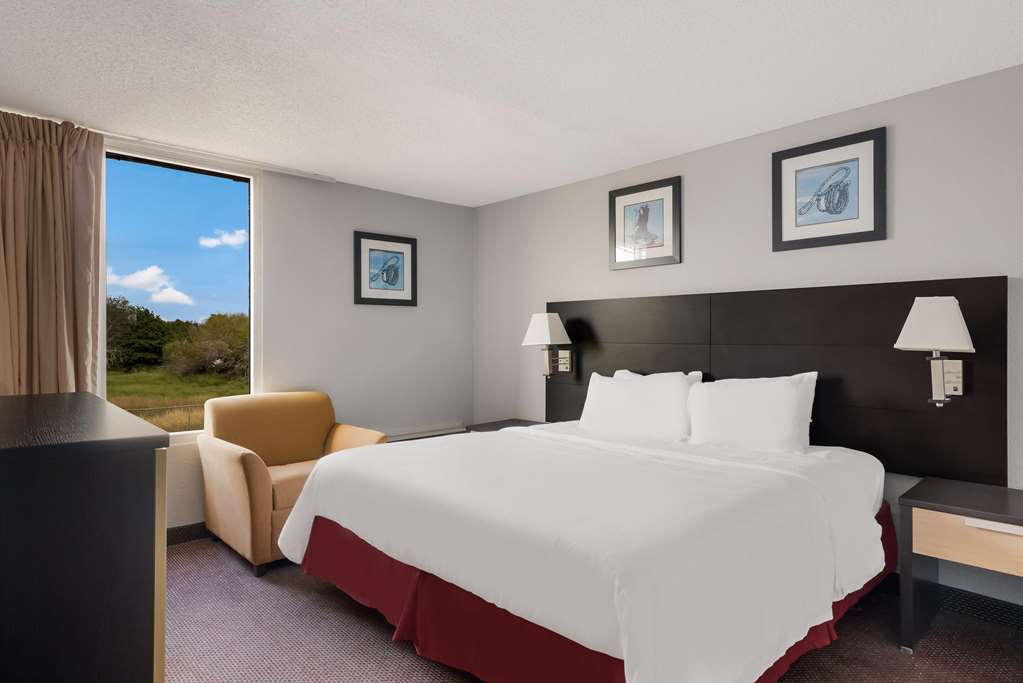 Quality Inn Alice - photo 17