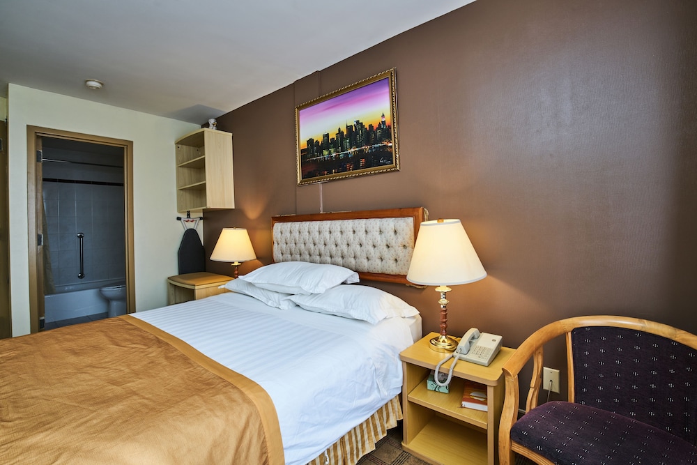 Flushing Hotel - photo 18