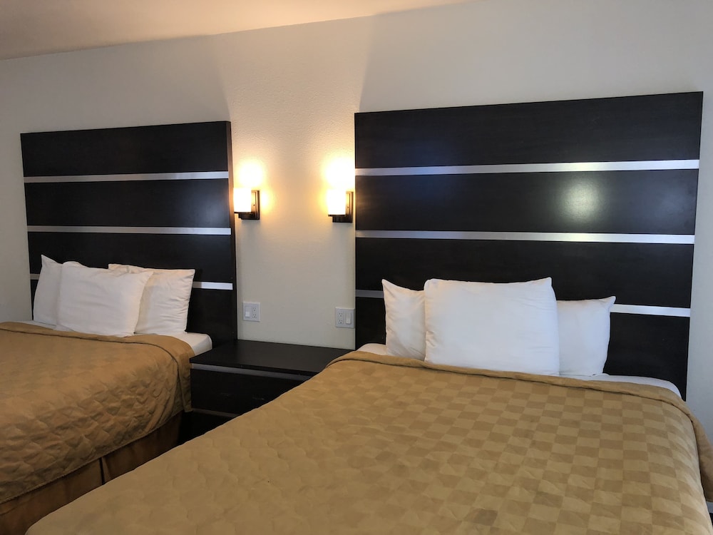 Cedar Inn & Suites - photo 19