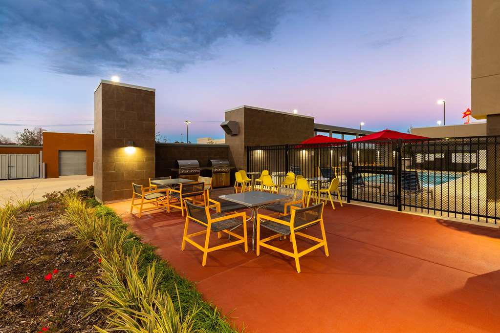 Hawthorn Extended Stay by Wyndham Kingwood Houston - photo 30