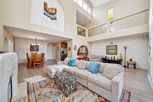 Coastal Pet Friendly Gem Near the Beach And Shopping in Newport Beach, United States