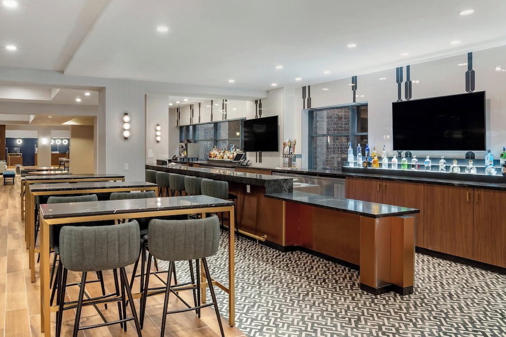 Sheraton Suites Old Town Alexandria - photo 43