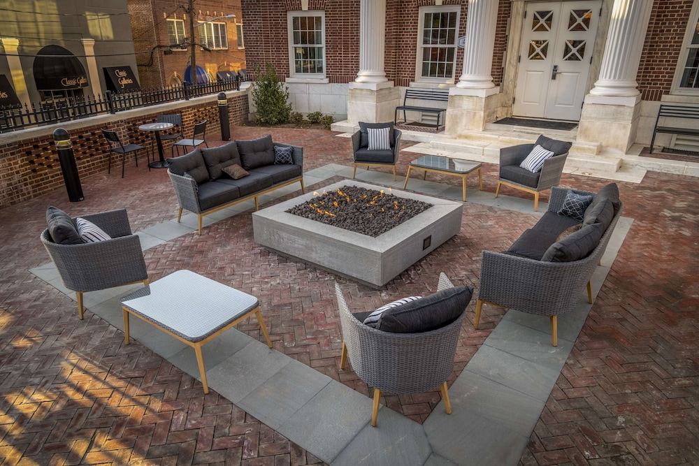 Hampton Inn & Suites Huntington Downtown - photo 25