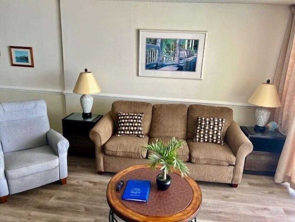 Royal Garden Resort 403 1 Bedroom Condo by RedAwning in Murrells Inlet, United States