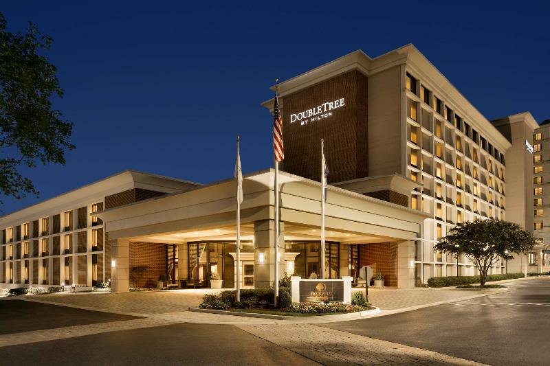 Hotel image of Doubletree by Hilton McLean Tysons