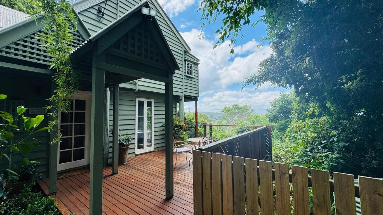 Misty Valley Cottage — 4-Star Luxury Hotel in Mapleton, Australia