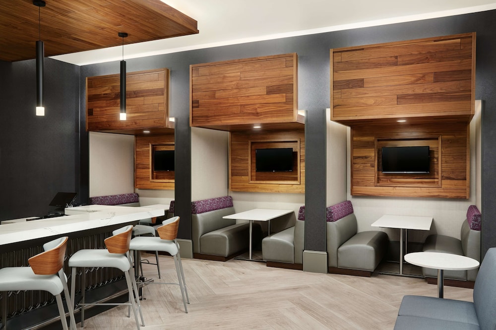 Embassy Suites by Hilton Atlanta Airport North - photo 37