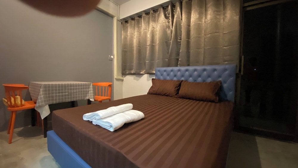 Capricorn hostel Yaowarat — 5-Star Luxury Hotel in Bangkok, Thailand