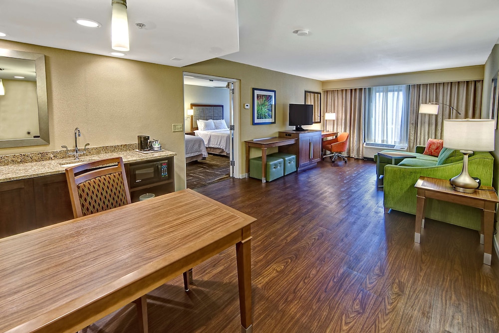 Hampton Inn & Suites Asheville Airport - photo 26