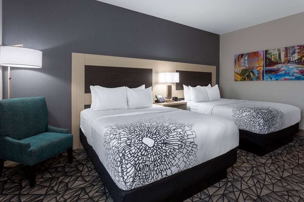 La Quinta Inn & Suites by Wyndham Shorewood - photo 25