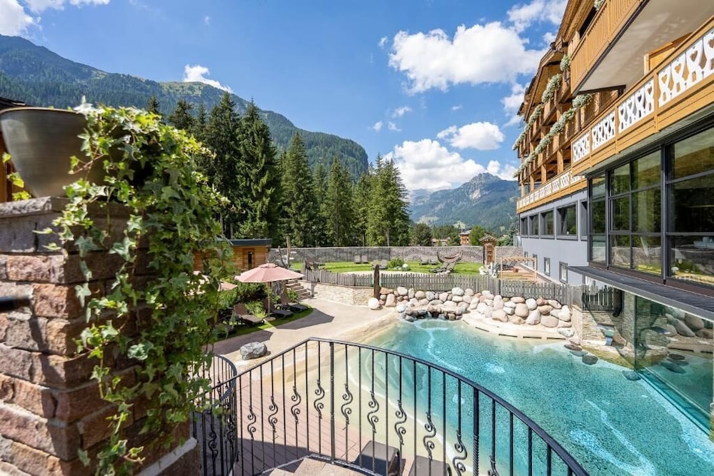 Croce Bianca Leisure & Spa Hotel - last minute hotel in Canazei
