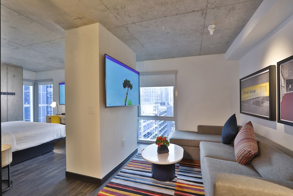 Aloft Chicago Mag Mile - photo 11