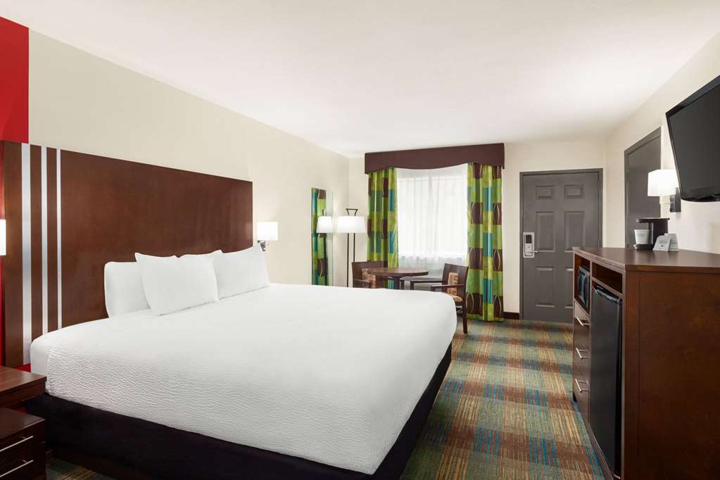 Ramada by Wyndham San Antonio Near SeaWorld Lackland AFB - photo 29