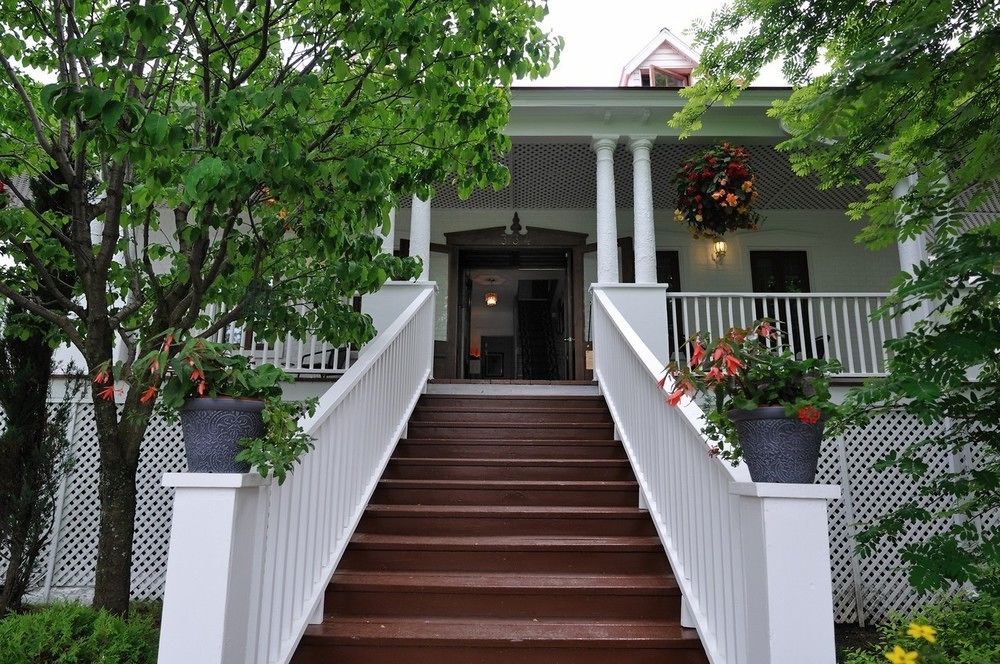 Auberge Racine — 4-Star Luxury Hotel in Saguenay, Canada