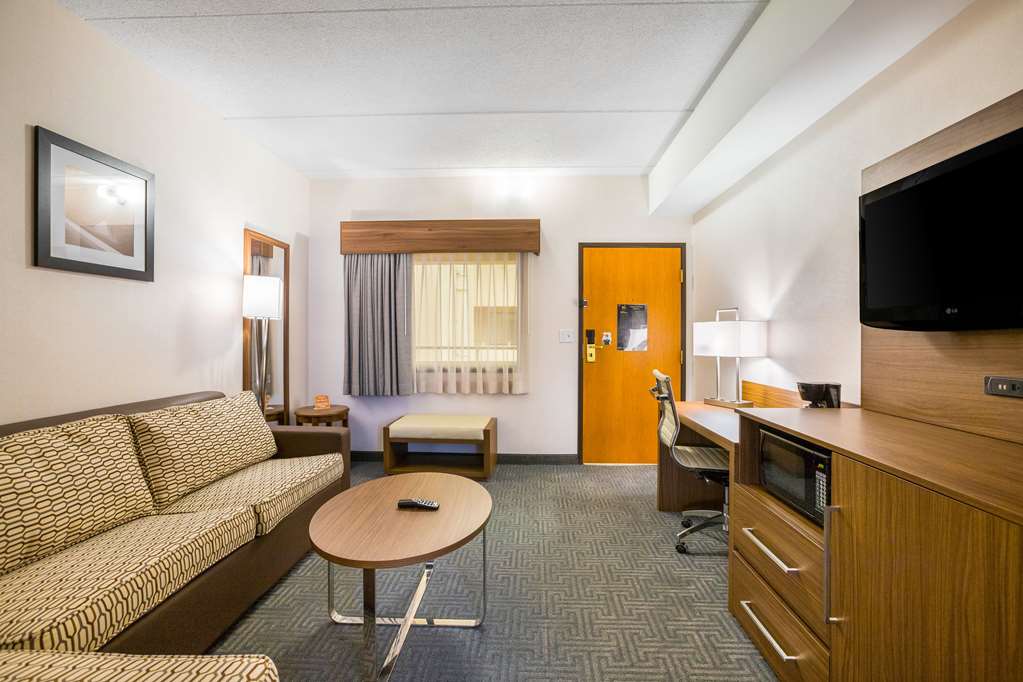Quality Suites Lansing West - photo 18