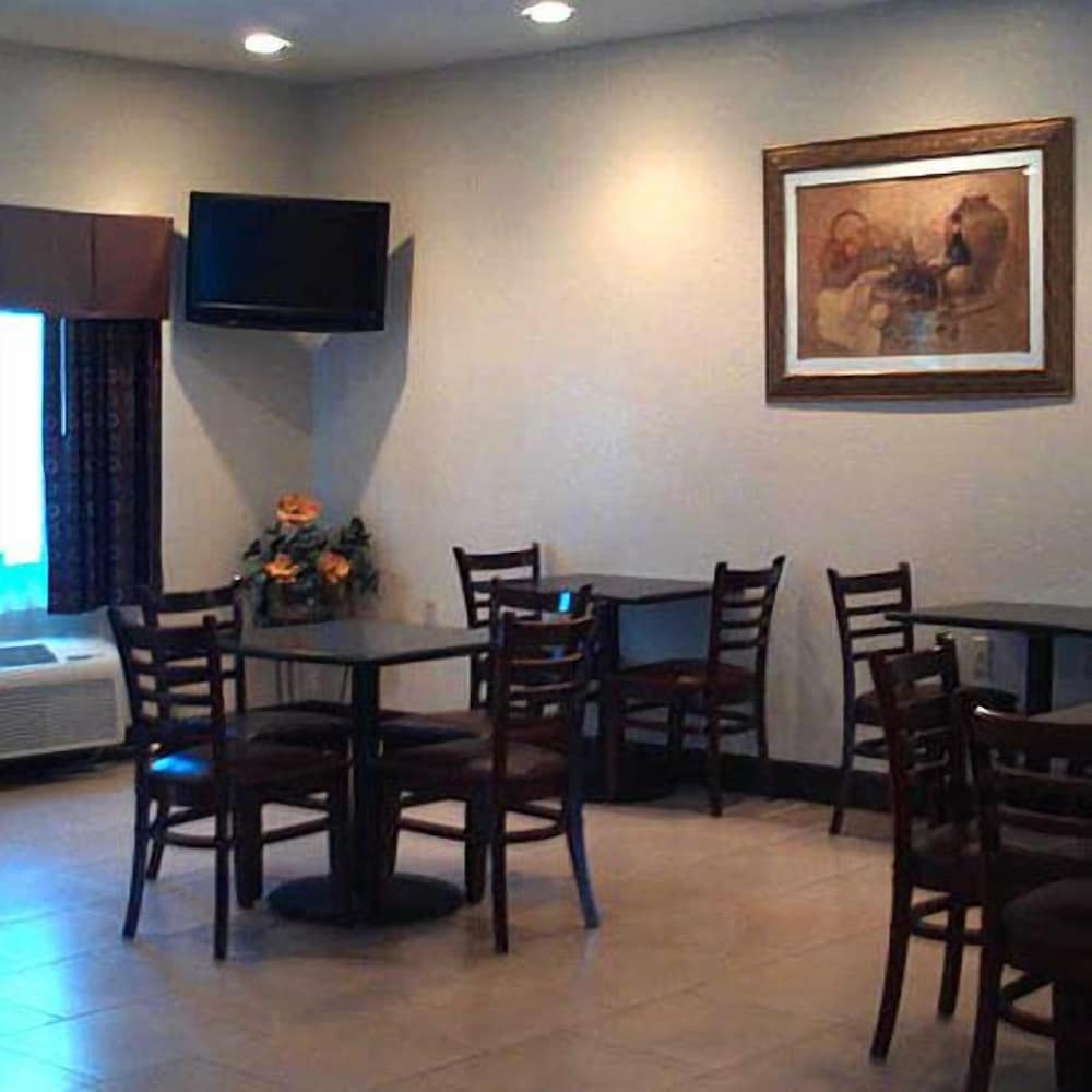 Western Motel Inn and Suites Hazlehurst - photo 30