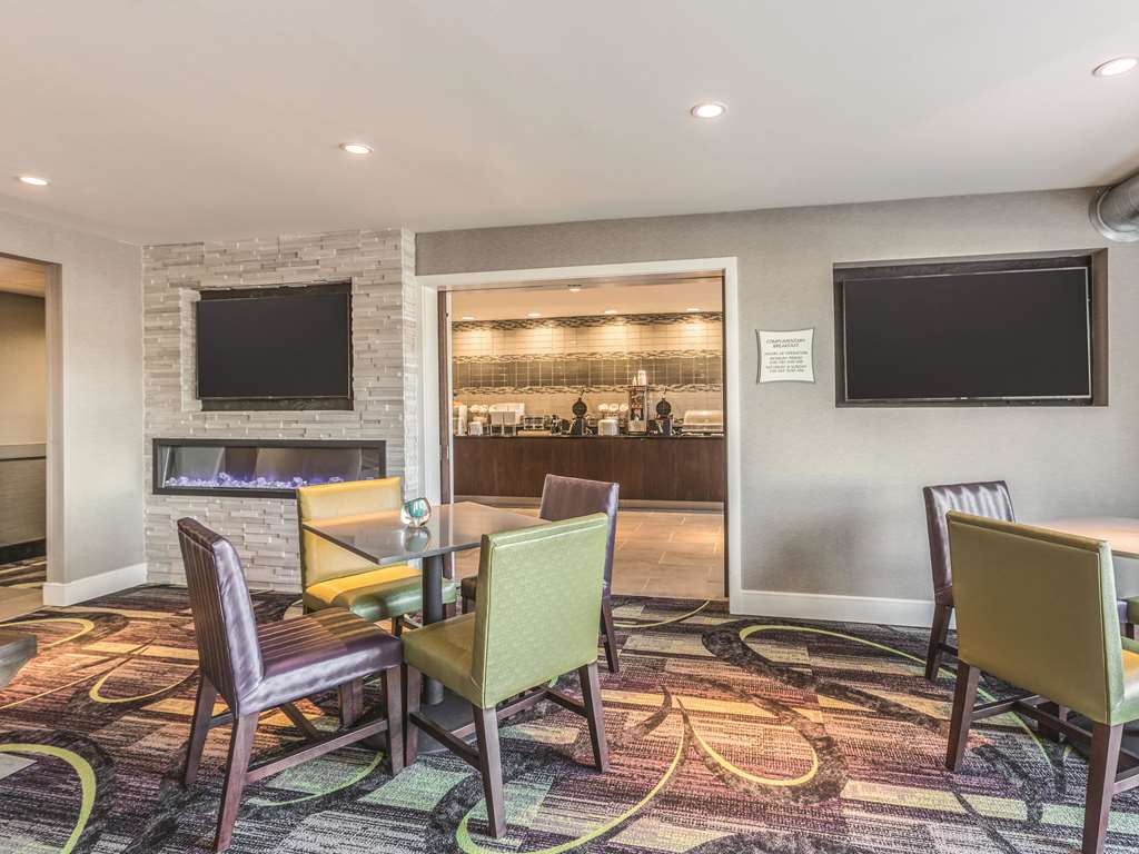 La Quinta Inn & Suites by Wyndham Atlanta Midtown Buckhead - photo 33