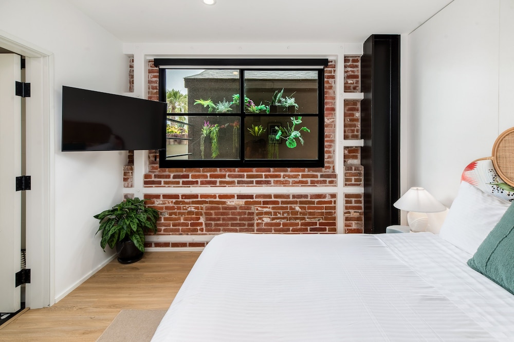 The Brick Hotel - photo 17