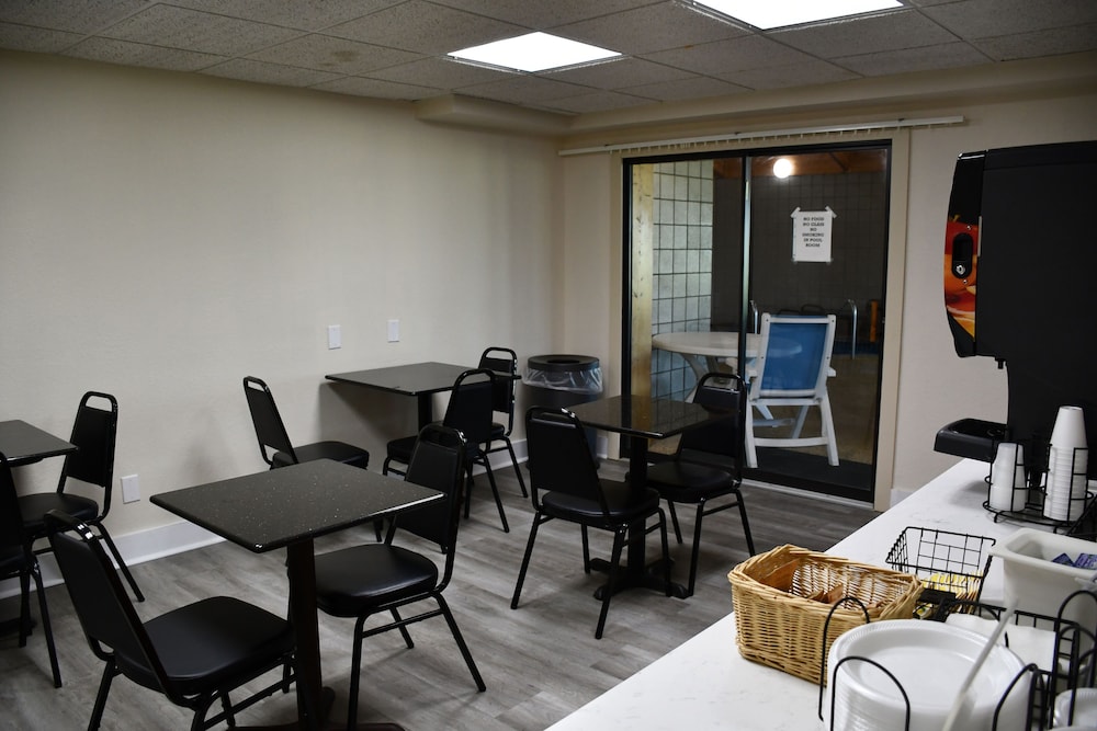 Stillwater Inn & Suites - photo 25