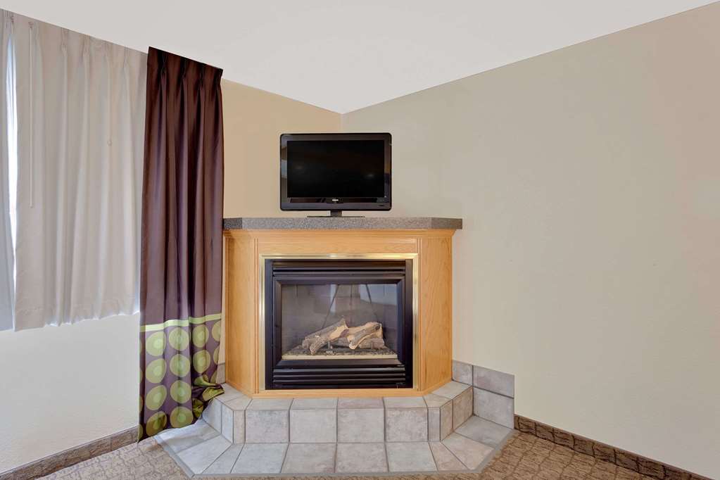 Super 8 by Wyndham Lebanon - photo 15