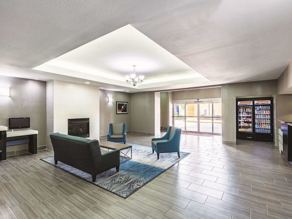 La Quinta Inn & Suites by Wyndham Houston Clear Lake NASA - photo 34