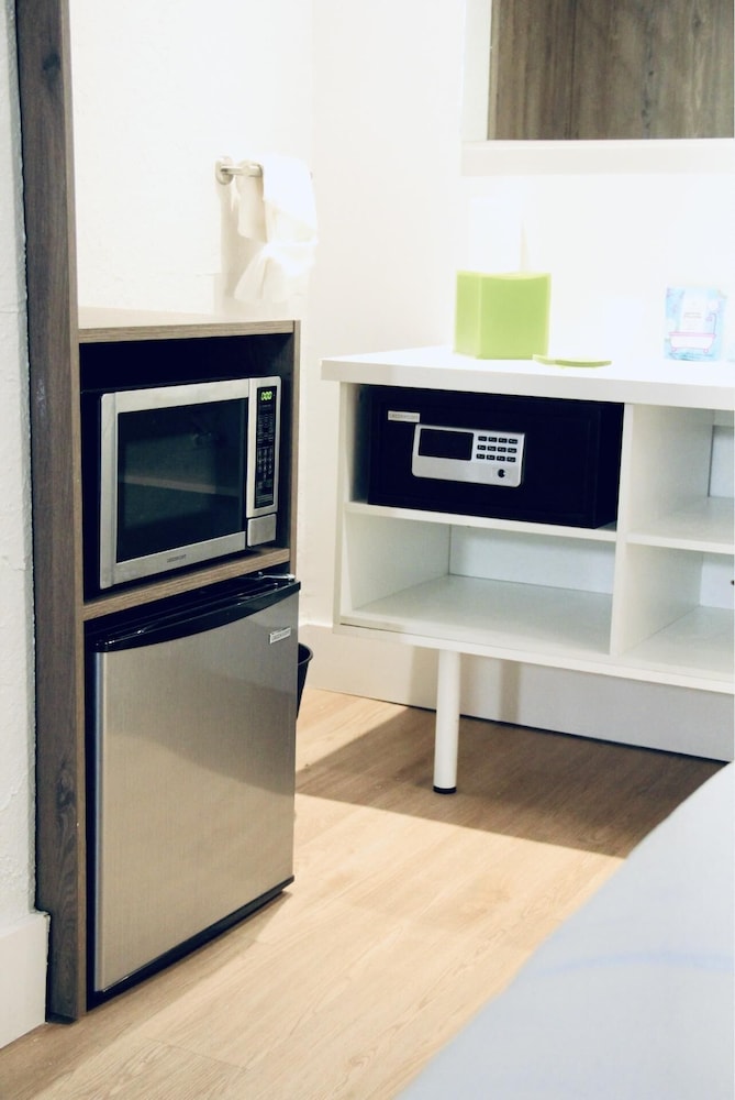 1 1 Condo hotel With Double bed and Community Pool Miles From Disney - photo 4