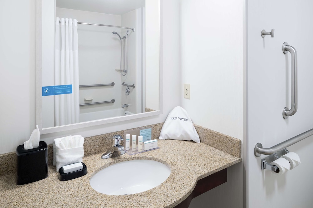 Hampton Inn & Suites Rochester North - photo 26