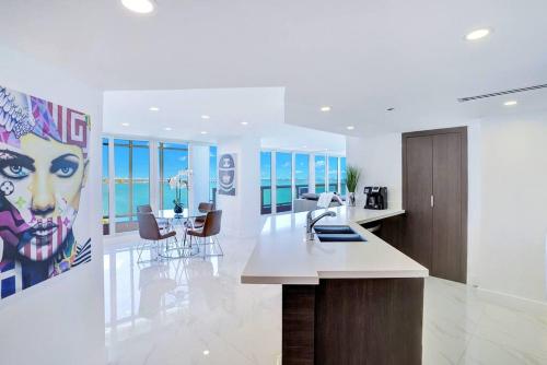 Feels Like Summer Panoramic Water Views — 4-Star Luxury Hotel in Miami, United States