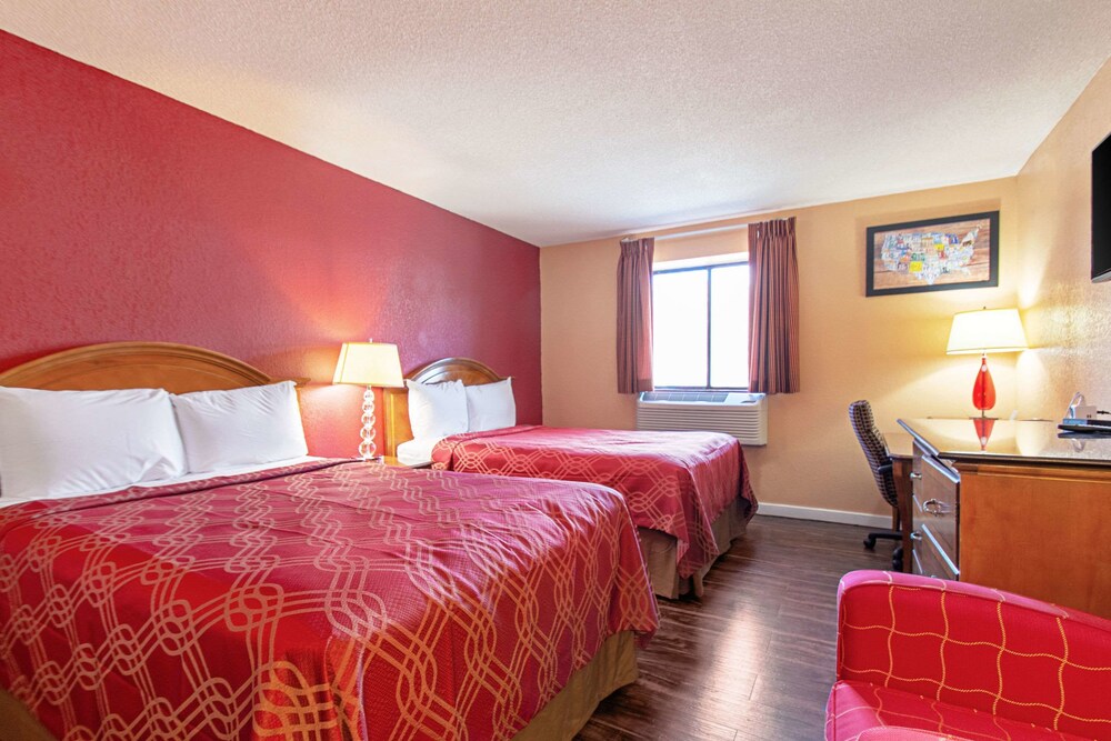 Knights Inn Utica - photo 13