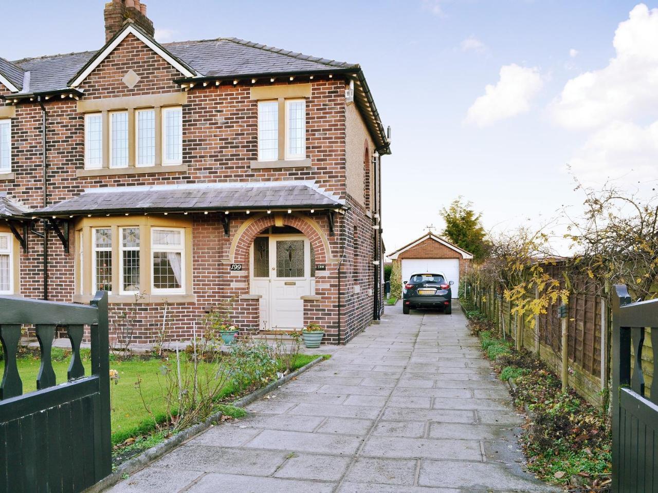 Marstan House — 4-Star Luxury Hotel in Wigan, United Kingdom