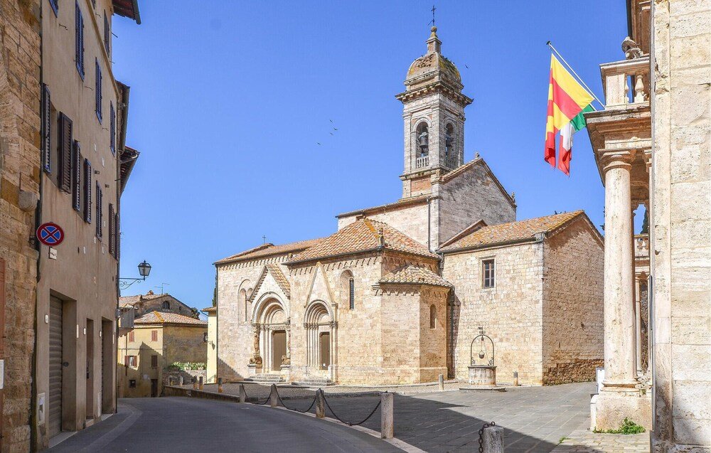 2 Bedroom Cozy Apartment In Castelmuzio — 4-Star Luxury Hotel in Trequanda, Italy