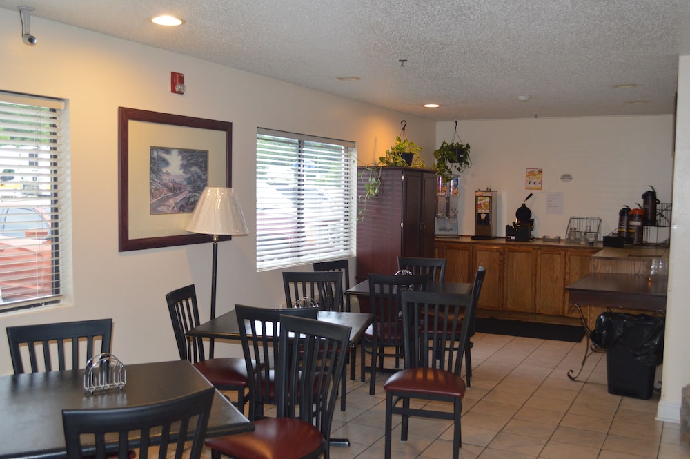 American Elite Inn - photo 55