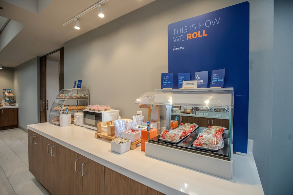 Holiday Inn Express Cleveland by IHG - photo 53